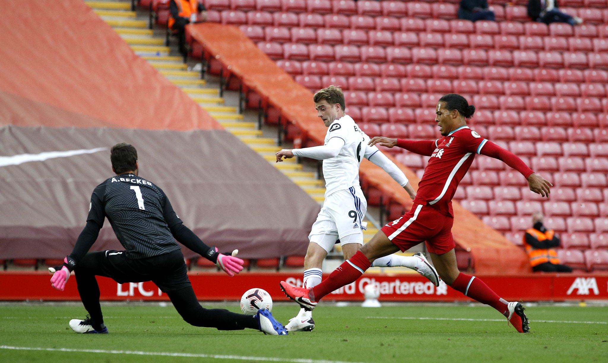 谁的心更硬 谁的心更硬